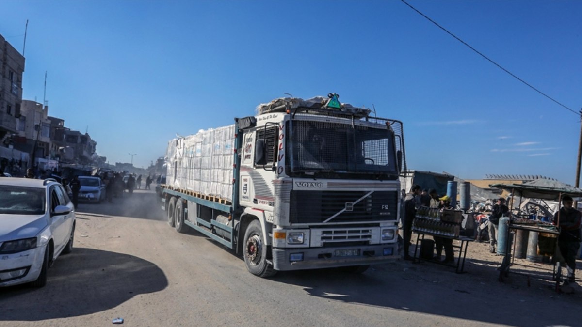 Gazze’ye ateşkesin altıncı gününde yardım tırları girmeye devam ediyor