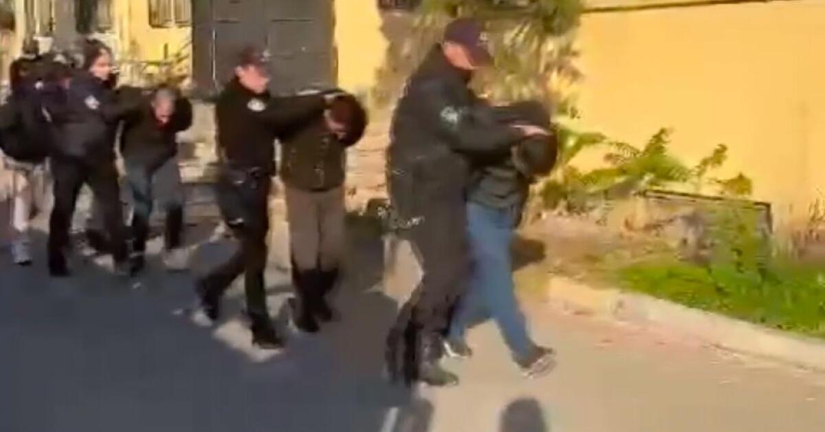 Taksici panik butonuna bastı! Zehir tacirleri yakalandı